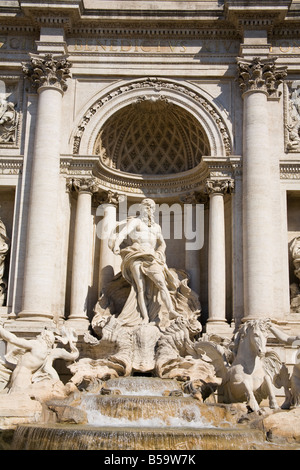 La fontana di Trevi e Piazza di Trevi, Roma, Italia Foto Stock