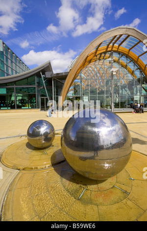 Millennium Square sviluppo e giardini invernali, Sheffield, Inghilterra Foto Stock