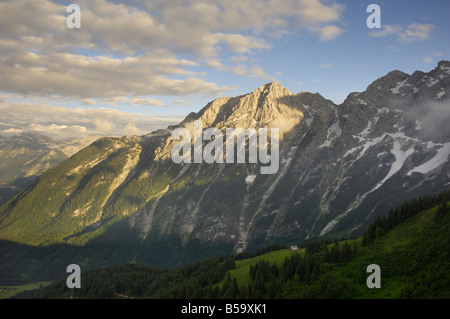 Hoher Goll mountain range visto dalla Rossfeld Panoramastrasse, Berchtesgaden, Baviera, Germania Foto Stock