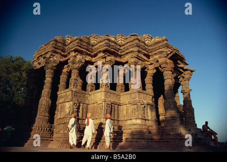 Il Tempio del Sole , costruito da Re Bhimbev nel XI secolo Modhera nello Stato di Gujarat India Asia Foto Stock