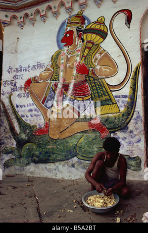 Murale di Hanuman la scimmia Dio Varanasi nello stato di Uttar Pradesh India Asia Foto Stock