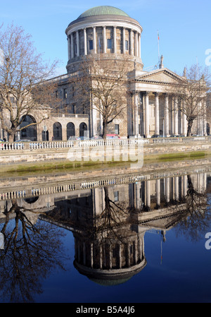 I quattro giudici in Dublino Irlanda su un luminoso chiara mattina di primavera Foto Stock