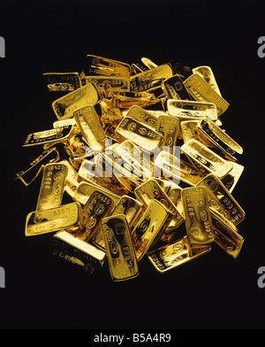 Barre di oro su sfondo nero Foto Stock