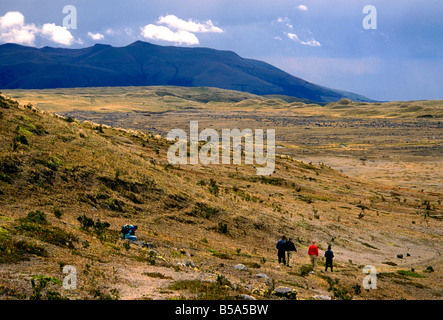 Sentiero escursionistico, Parco Nazionale Cotopaxi, Parque Nacional Cotopaxi, provincia di Cotopaxi, Ecuador, Sud America Foto Stock