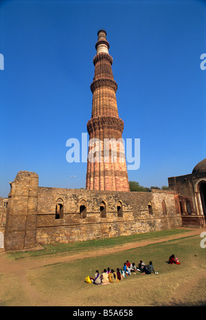 La Qutub Minar risalenti a circa 1200 AD UNESCO World Heritage Site Delhi India Asia Foto Stock
