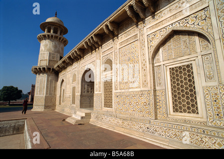 Itimad ud Daulah s tomba costruita da Nur Jehan moglie di Jehangir nel 1622 ad Agra nello stato di Uttar Pradesh India Asia Foto Stock