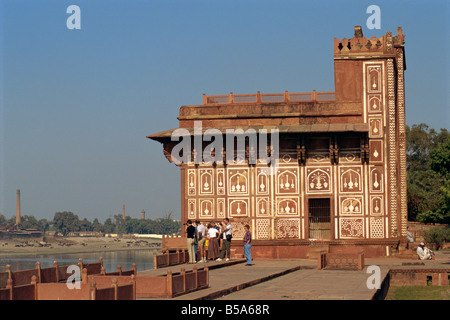 Itimad ud Daulah s tomba costruita da Nur Jehan moglie di Jehangir nel 1622 ad Agra nello stato di Uttar Pradesh India Asia Foto Stock