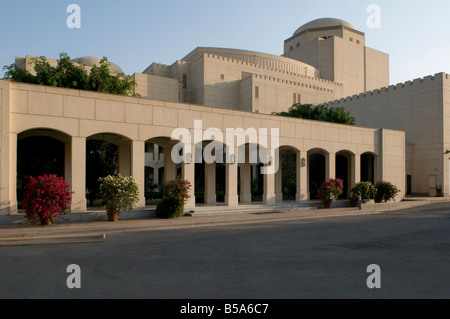 Vista del Cairo Opera House presso il Centro Culturale Nazionale situato nel quartiere Zamalek sull'isola del Nilo di Gezira, al Cairo Egitto Foto Stock