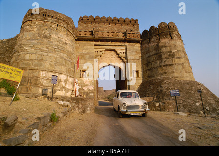 Massiccio forte costruito nel 1458 d.c. per Rana Kumbha Kumbhalgarh Rajasthan India Asia Foto Stock