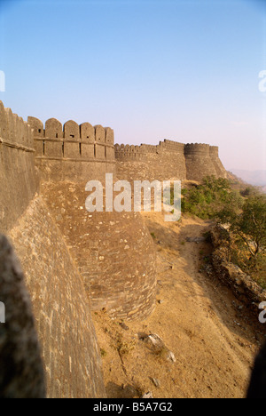 Massiccio forte costruito nel 1458 d.c. per Rana Kumbha Kumbhalgarh Rajasthan India Asia Foto Stock