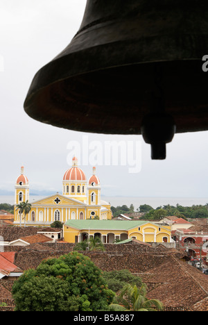 Visualizzare spagnola di città coloniale di Granada dal campanile di La Merced Chiesa, Granada, Nicaragua Foto Stock