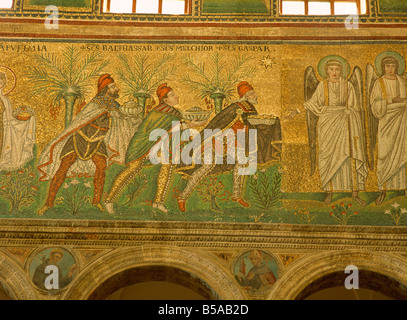 Il sesto secolo mosaici della Basilica di Sant'Apollinare Nuovo, Ravenna, Sito Patrimonio Mondiale dell'UNESCO, Emilia Romagna, Italia Foto Stock