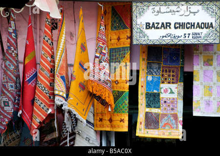 Kilim per la vendita nel tappeto Souk Joutia Zrabi, Marrakech, Marocco, Africa Settentrionale, Africa Foto Stock