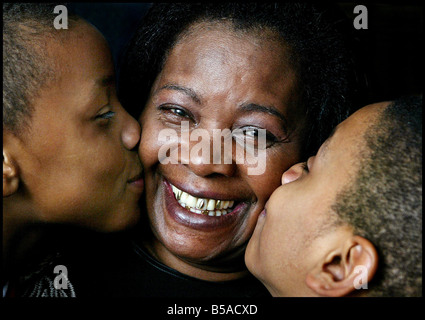 Birdie McDonald Febbraio 2004 orgoglio della Gran Bretagna premio speciale a Birdie McDonald adottivo madre per oltre 800 bambini oltre 28 anni Mike Moore Mirrorpix Foto Stock