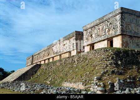 Palazzo dei governatori al sito Maya, Uxmal, Sito Patrimonio Mondiale dell'UNESCO, Yucatan, Messico, America del Nord Foto Stock