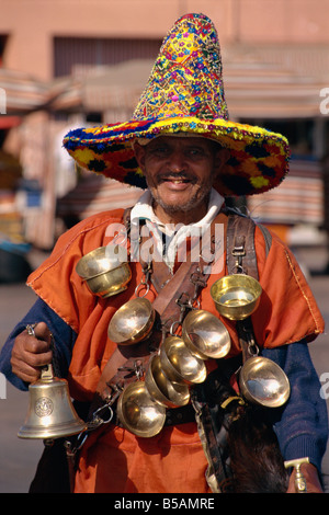 Waterseller sulla piazza Djemma El Fna a Marrakech, Africa Settentrionale, Africa Foto Stock