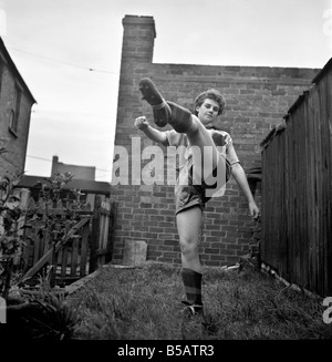 Girl soccer player Margaret Parkes. 1956 Un509-004 Foto Stock