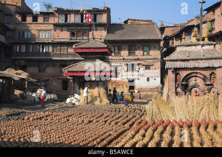 Ceramiche in ceramica quadrata Bhaktapur Nepal Asia Foto Stock