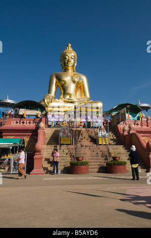 Enorme Golden Buddha a Sop Ruak, Triangolo Dorato, Thailandia, Sud-est asiatico Foto Stock