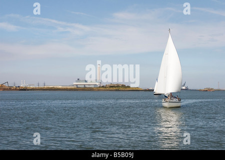 Vela barca motore Foto Stock