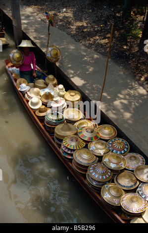 Mercato Galleggiante di Damnoen Saduak Bangkok in Thailandia Asia del sud-est asiatico Foto Stock