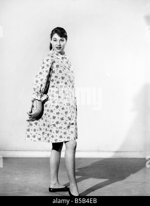 Abbigliamento: moda: Nightwear. 1957 B492-003 Foto Stock