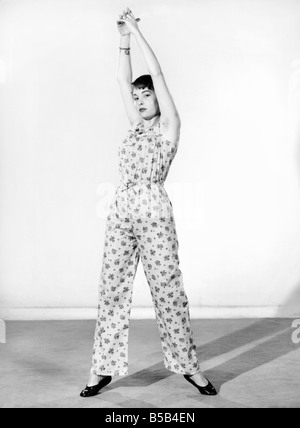 Abbigliamento: moda: Nightwear. 1957 B492-008 Foto Stock