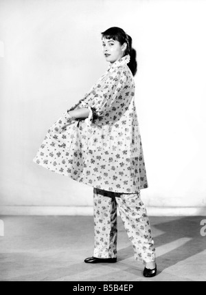 Abbigliamento: moda: Nightwear. 1957 B492-009 Foto Stock