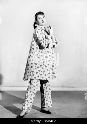 Abbigliamento: moda: Nightwear. 1957 B492-011 Foto Stock