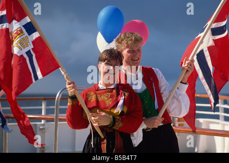 I norvegesi celebrare la Giornata nazionale del 17 maggio Norvegia Scandinavia Europa Foto Stock