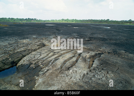 Il mondo s più grande passo naturale lago di 90 metri di profondità Trinidad West Indies Caraibi America Centrale Foto Stock