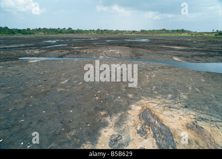 Il mondo s più grande passo naturale lago di 90 metri di profondità Trinidad West Indies Caraibi America Centrale Foto Stock