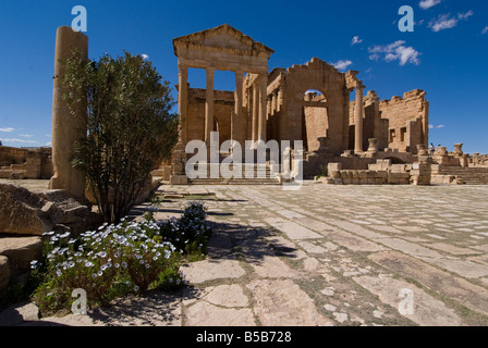 Il Campidoglio templi (Capitolium), rovina romana di Sbeitla, Tunisia, Africa Settentrionale, Africa Foto Stock