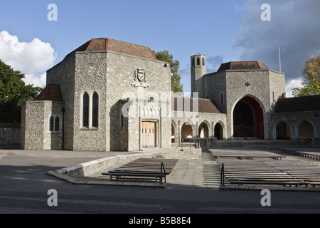 San Giuseppe Cappella s Aylesford Kent in autunno di sole e l altare maggiore e banchi Foto Stock