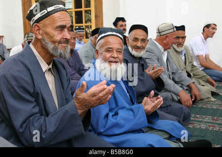 Musulmani in preghiera nella moschea, Uzbekistan Foto Stock