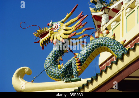 Dragon decorazione sulla parte esterna di un Tempio Taoista nelle Filippine Asia del sud-est asiatico Foto Stock