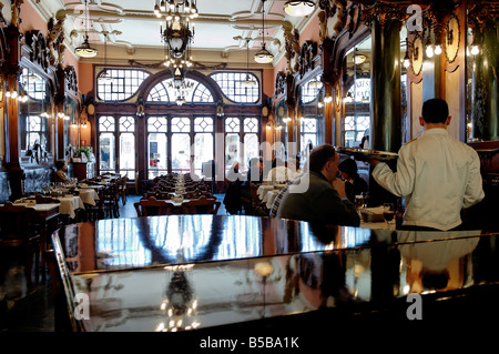 Famoso Majestic cafe, reminiscenza di inizio xx secolo, Rua Santa Catarina, Oporto, Portogallo, Europa Foto Stock