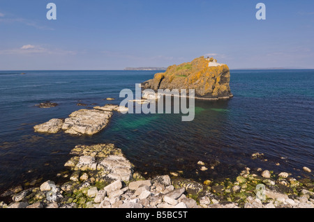 Stackaboy isola nella baia di Larrybane, North Antrim causeway coast way, County Antrim, Ulster (Irlanda del Nord, Foto Stock