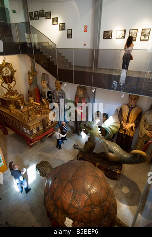 Processionale effigi nella Casa de las rocas utilizzata durante il Corpus Christi festival in Valencia Spagna Foto Stock