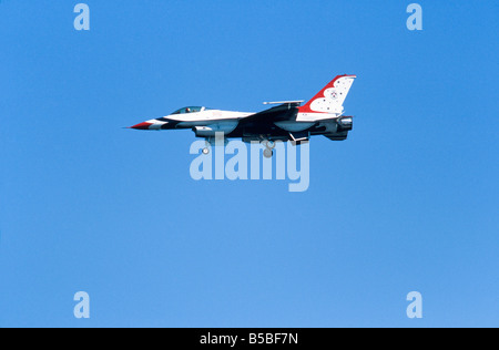 Aerei militari,US Air Force Thunderbirds squadra volanti, in volo Foto Stock