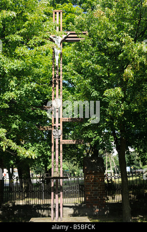 Croce di commemorazione delle vittime di Stalinizm, Starawies, Gmina Liw, Wegrow County, Masovian voivodato, Polonia Foto Stock