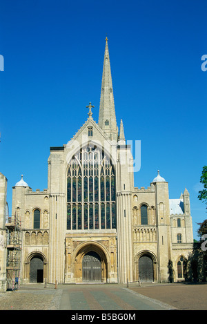 Fronte ovest della cattedrale, Norwich, Norfolk, Inghilterra, Europa Foto Stock