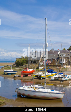 Yacht ormeggiato sul fiume Soch estuario, Abersoch, St.Tudwals road, Llyn Peninsula, Gwynedd, Galles Foto Stock