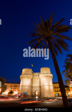 Punto di riferimento della città gotica gates Torres de Serrano di Valencia Spagna Foto Stock