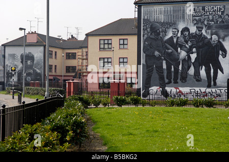 Il repubblicano murales intorno al Free Derry Corner, Bogside, Derry, Ulster (Irlanda del Nord , in Europa Foto Stock