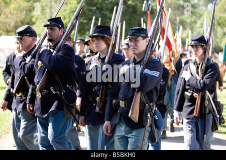 La guerra civile enactors nuovamente di eseguire una battaglia a Huntington Central Park a Huntington Beach in California Foto Stock