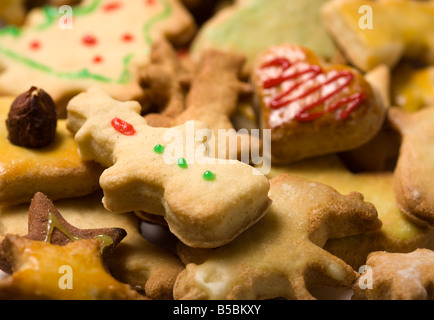 Biscotti fatti in casa biscotti di Natale, focus sulla forma di pupazzo di neve Foto Stock