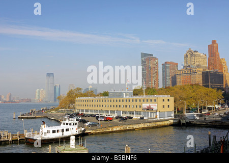 Della Guardia Costiera degli Stati Uniti e la costruzione di barca nella bassa Manhattan New York City Foto Stock