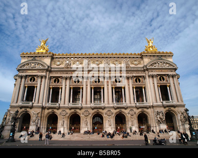 Facciata del Teatro dell'Opera Garnier Parigi Francia Europa UE Foto Stock