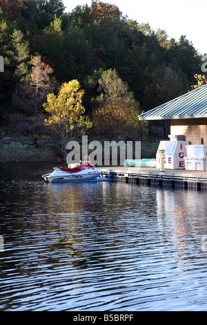 La marina presso lo chalet sul Lago hotel situato sul Lago di Table Rock dietro la diga di Branson Missouri Foto Stock